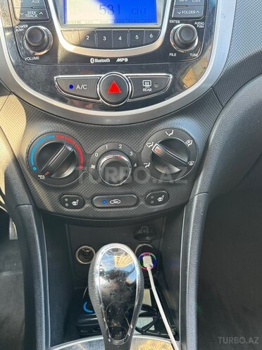 Hyundai Accent-7