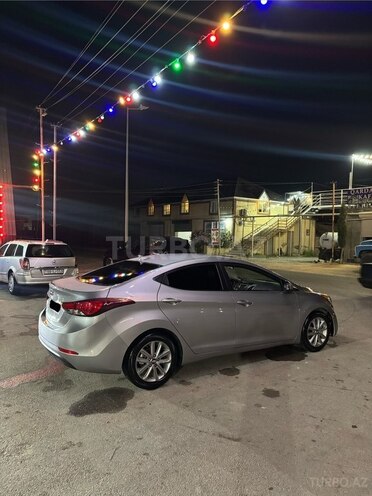 Hyundai Elantra-4