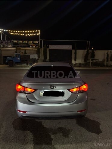 Hyundai Elantra-6