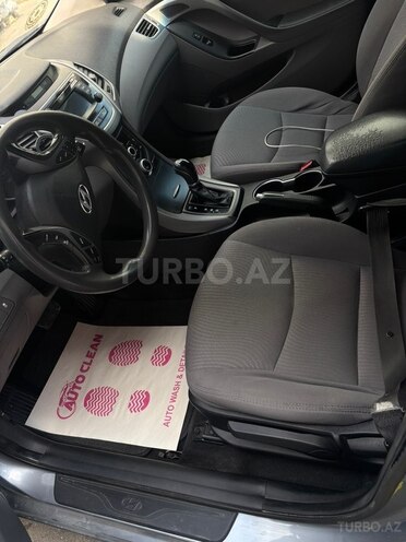 Hyundai Elantra-10