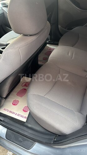 Hyundai Elantra-11