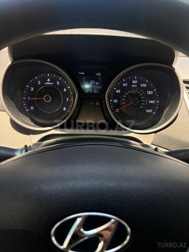Hyundai Elantra-9