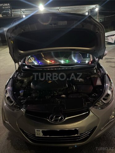 Hyundai Elantra-8