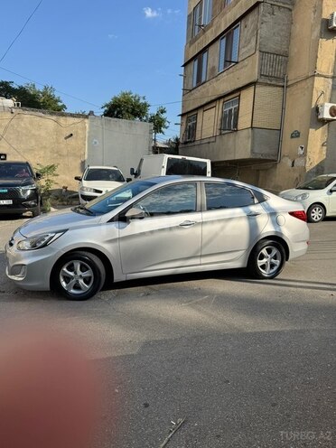 Hyundai Accent-2