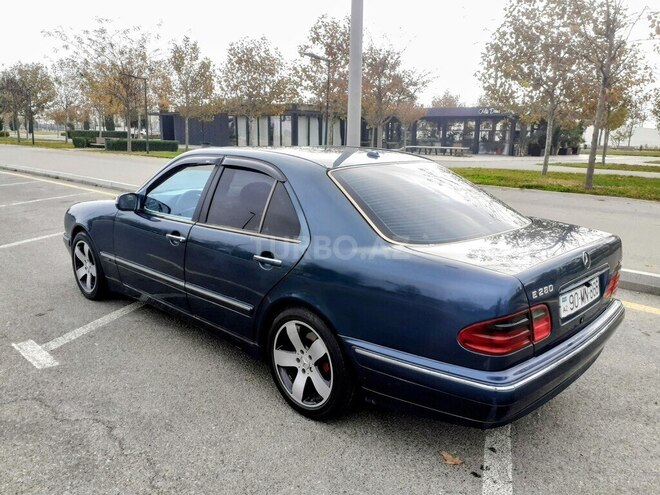 Mercedes E 280-13