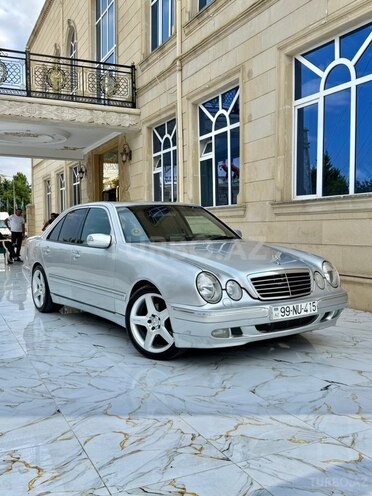 Mercedes E 320-1
