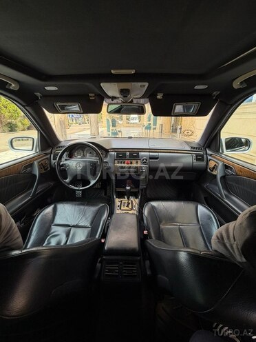 Mercedes E 320-3