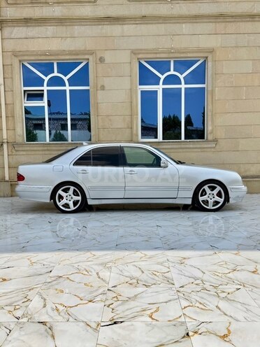 Mercedes E 320-5