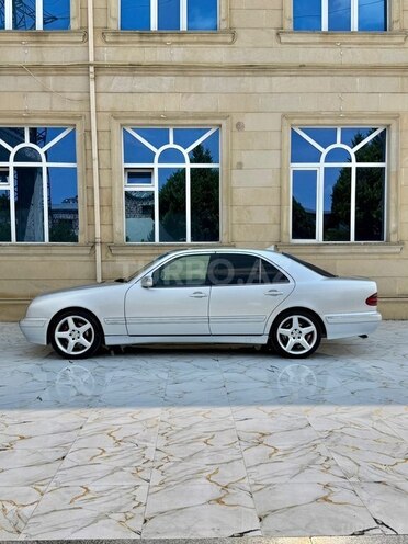 Mercedes E 320-4
