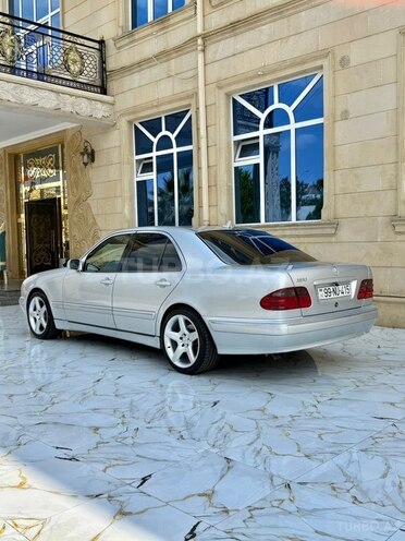 Mercedes E 320-8