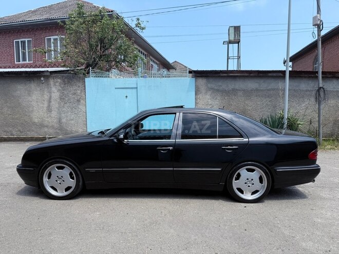 Mercedes E 320-4