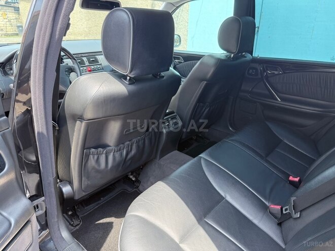 Mercedes E 320-17
