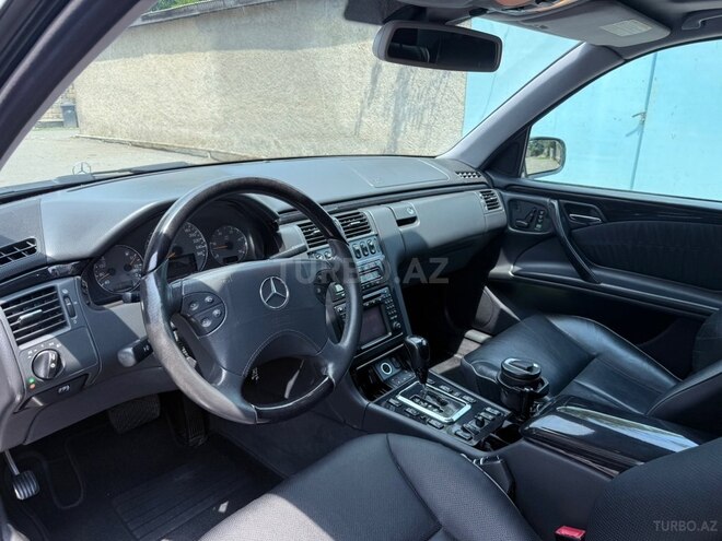 Mercedes E 320-9