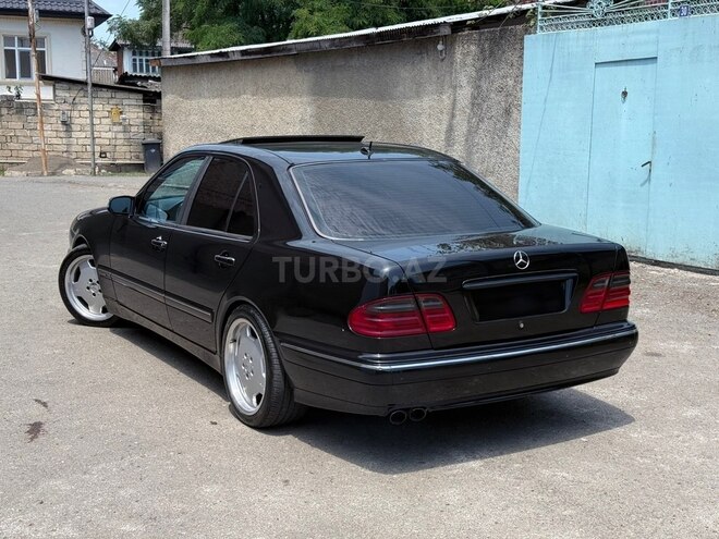 Mercedes E 320-7