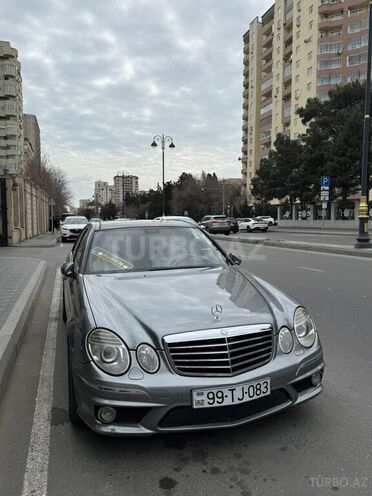 Mercedes E 320-11