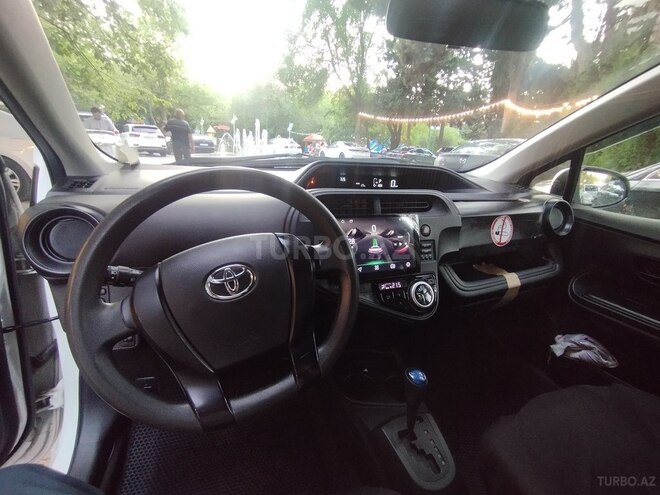 Toyota Aqua-4