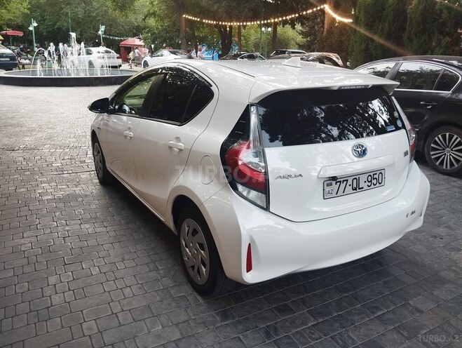 Toyota Aqua-7