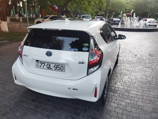 Toyota Aqua-3
