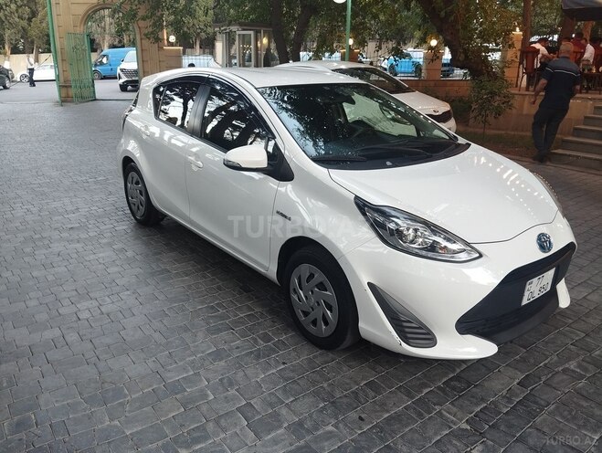 Toyota Aqua-2
