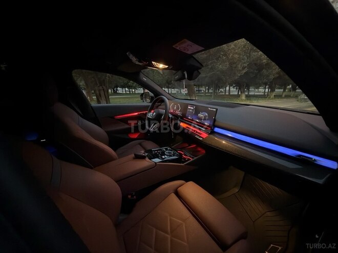 BMW 530e-12