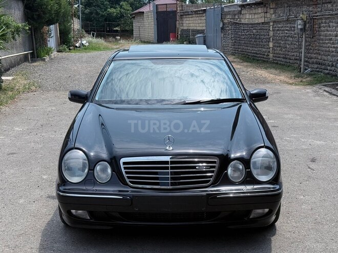 Mercedes E 320-1