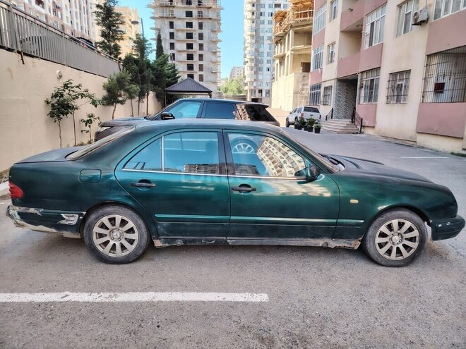 Mercedes E 200-3
