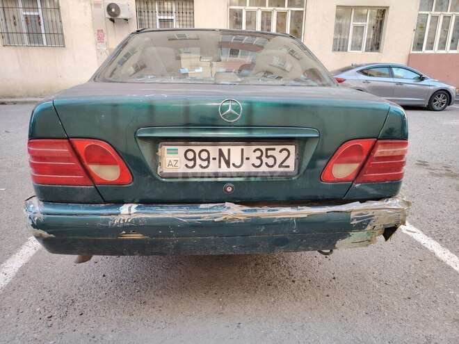 Mercedes E 200-4