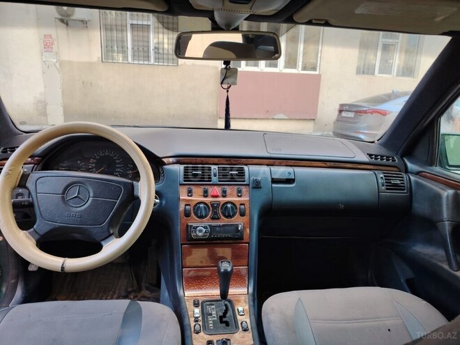 Mercedes E 200-5