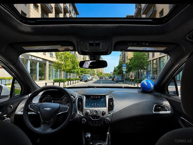 Chevrolet Cruze-12