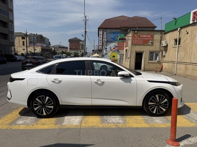 Changan Qiyuan A05-4