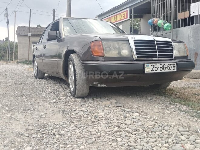 Mercedes E 200-1