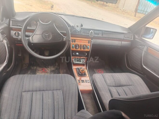 Mercedes E 200-2