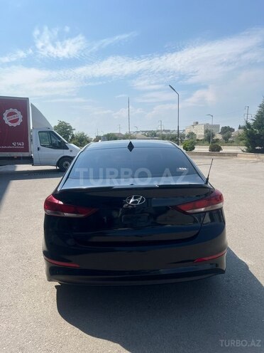 Hyundai Elantra-4