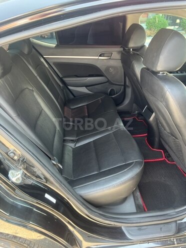 Hyundai Elantra-8