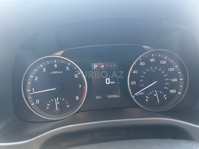 Hyundai Elantra-12