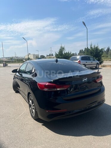 Hyundai Elantra-6