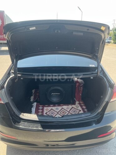 Hyundai Elantra-10