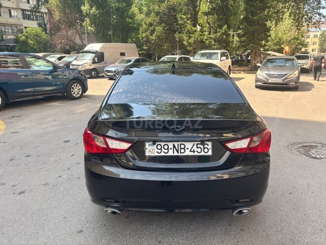 Hyundai Sonata-4