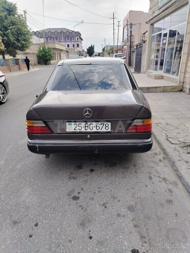 Mercedes E 200-4