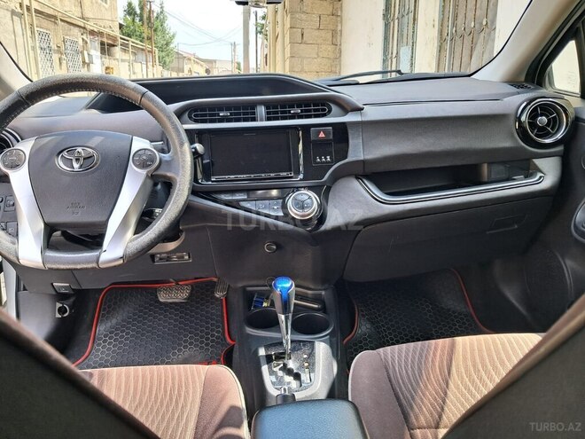 Toyota Aqua-4