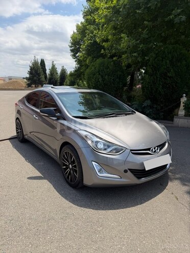 Hyundai Elantra-3