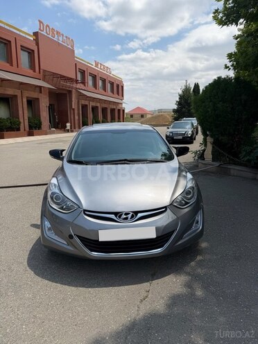 Hyundai Elantra-1