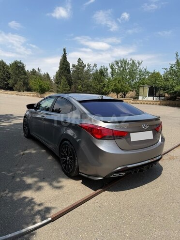 Hyundai Elantra-4