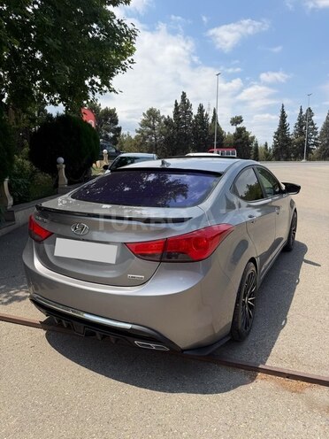 Hyundai Elantra-7
