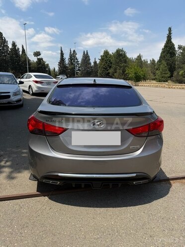 Hyundai Elantra-6
