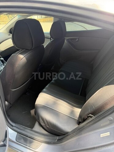 Hyundai Elantra-10