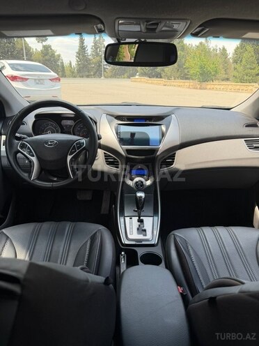 Hyundai Elantra-9