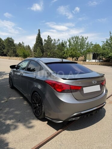 Hyundai Elantra-5