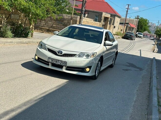 Toyota Camry-13
