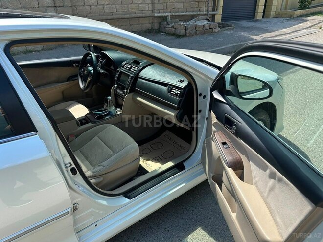 Toyota Camry-14